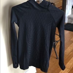 LuLulemon Black pull over hoodie, Size 6.